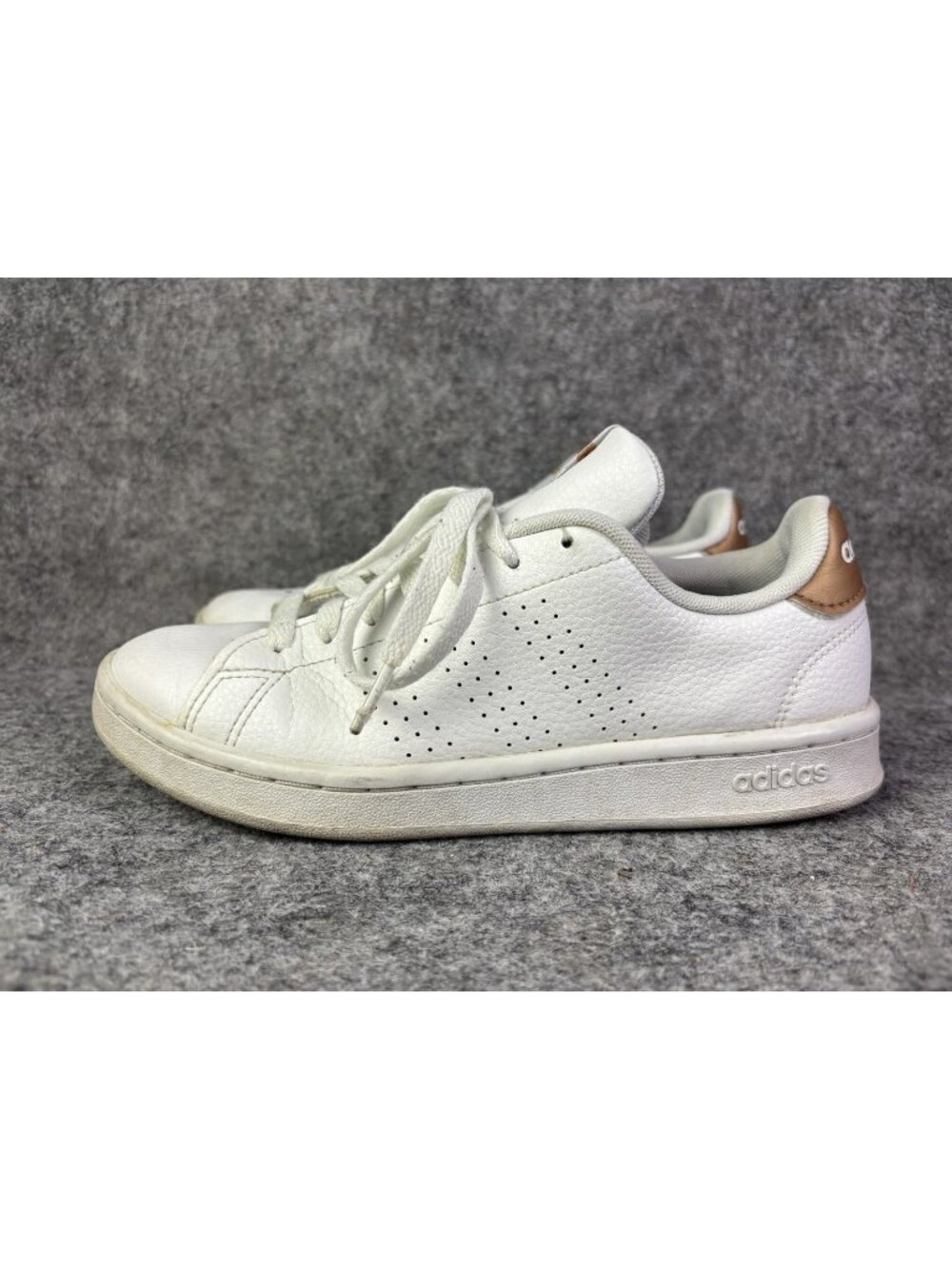 Adidas Advantage Shoes Womens 7 White Leather Casual Walking Comfort Sneakers